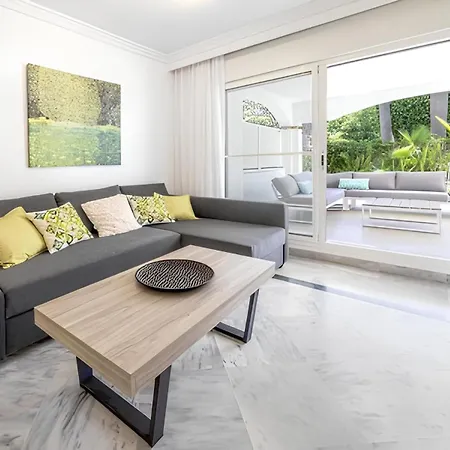Charming With Terrace And Garden In Μαρμπέλλα